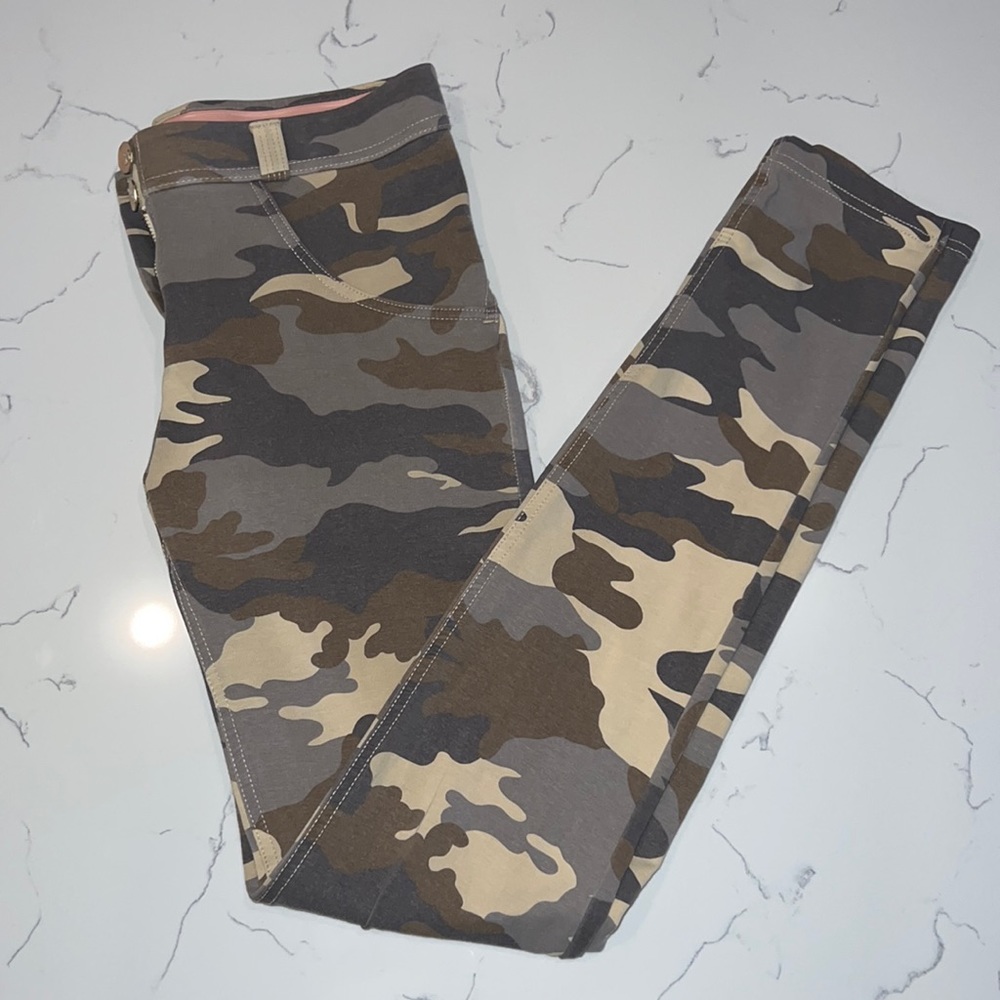 Freddy light camo
